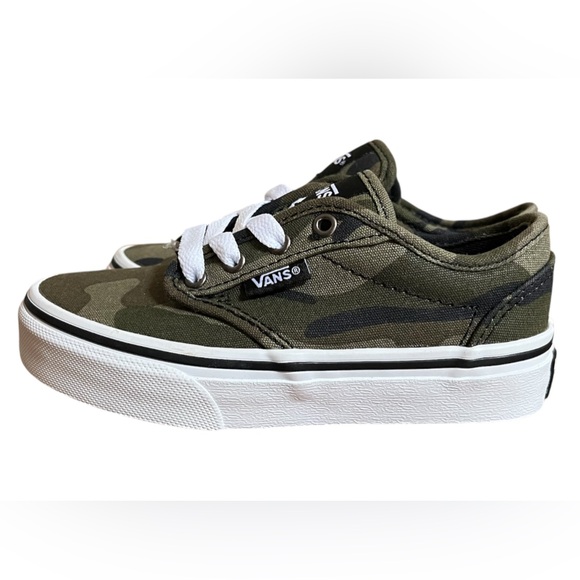 Vans Kids Green Camouflage Sneakers Shoes Preschool
Boys Size 10.5 New - Picture 1 of 8